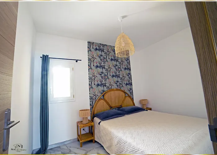 Roc E Mare LʼÎle-Rousse