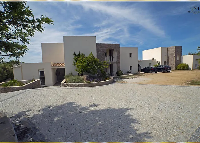 Roc E Mare LʼÎle-Rousse